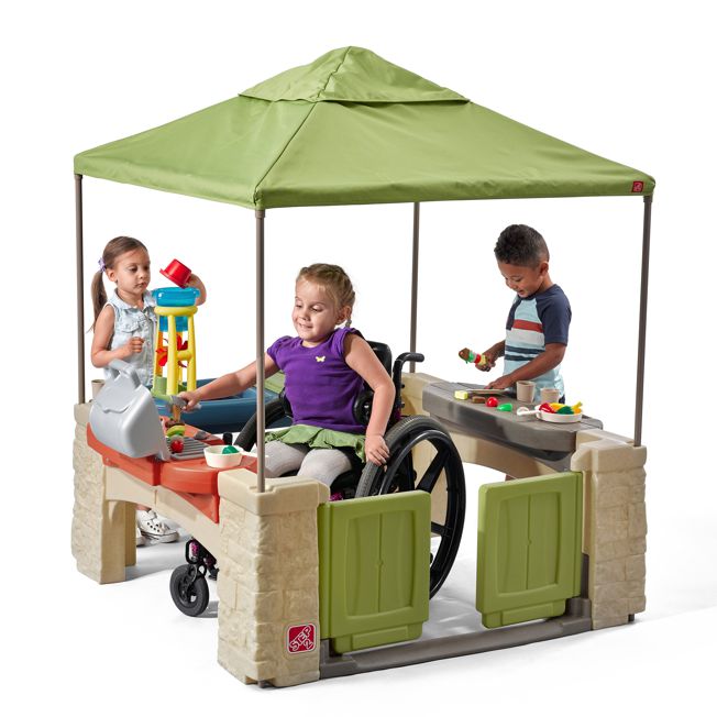 Spielterrasse mit abnehmbarem Baldachin